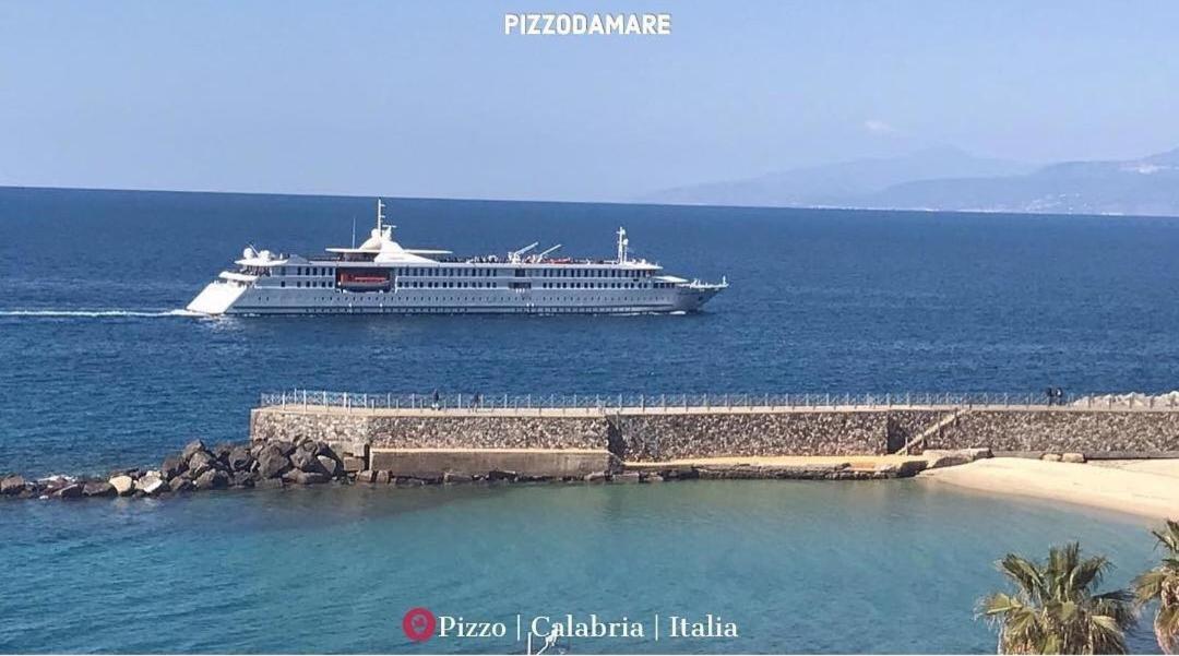 Casa Di Giorgio-Fronte Spiaggia ピッツォ エクステリア 写真